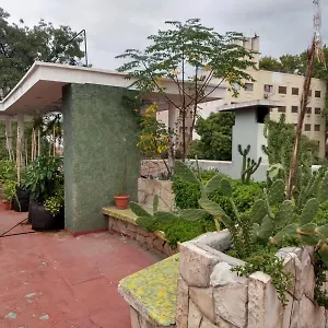Con Bano Compartido En Departamento Mid Century Modern Habitación en casa particular Mendoza